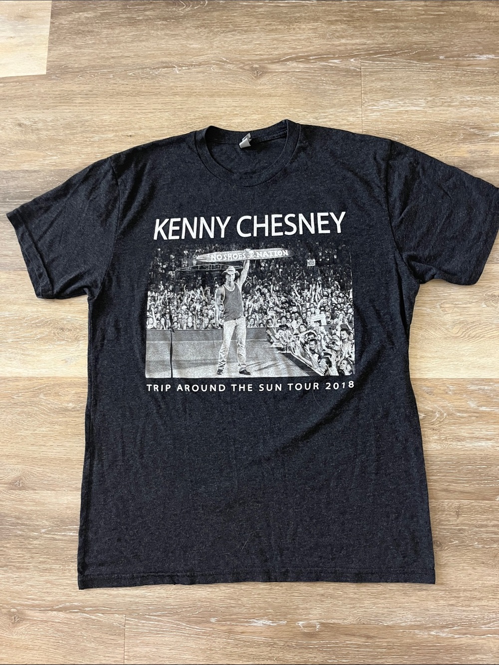 Kenny Chesney 2018 Trip Around the Sun Tour T-Shirt Charcoal Grey Size XL